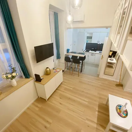 Goldart Design Apartment In The Heart Of Budapest Exterior photo