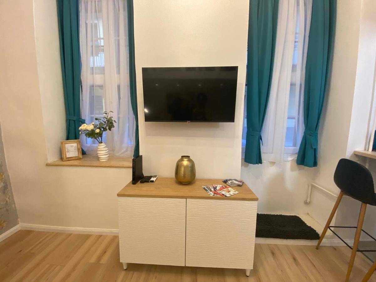 Apartament Goldart Design In The Heart Of